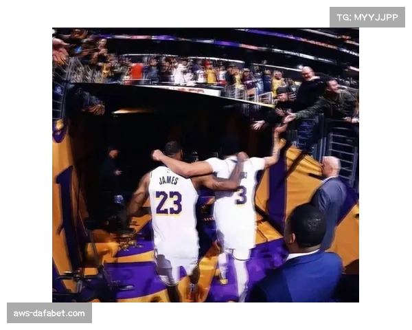 湖人防守端维持高强度换防 面对投射型球队能控制三分空间